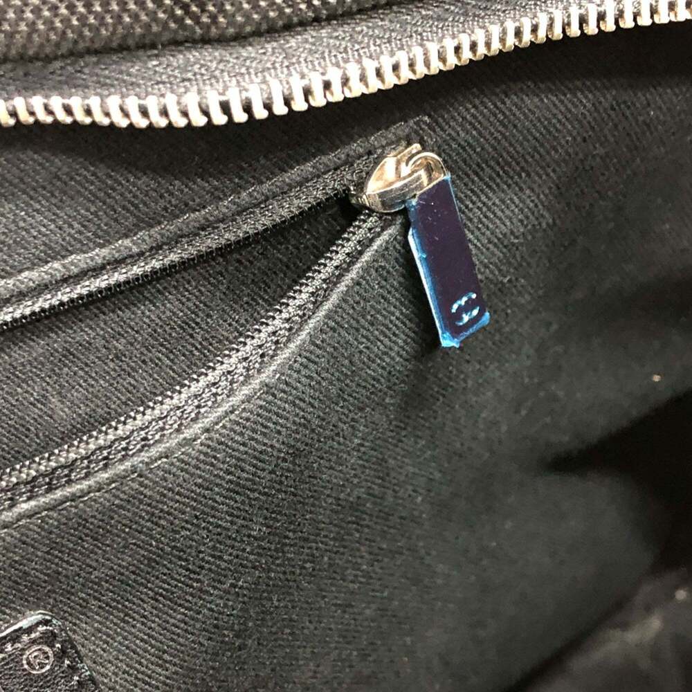 CHANEL Black Shoulder Bag - Picture 14 of 16